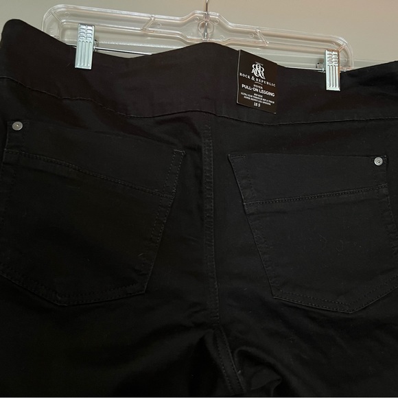 Rock & Republic stretch denim - Picture 6 of 8